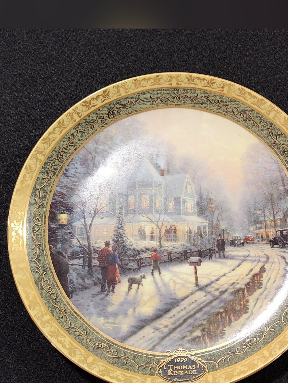 Thomas Kinkade Cherished Christmas Memories - A HOLIDAY GATHERING - Plate 1999